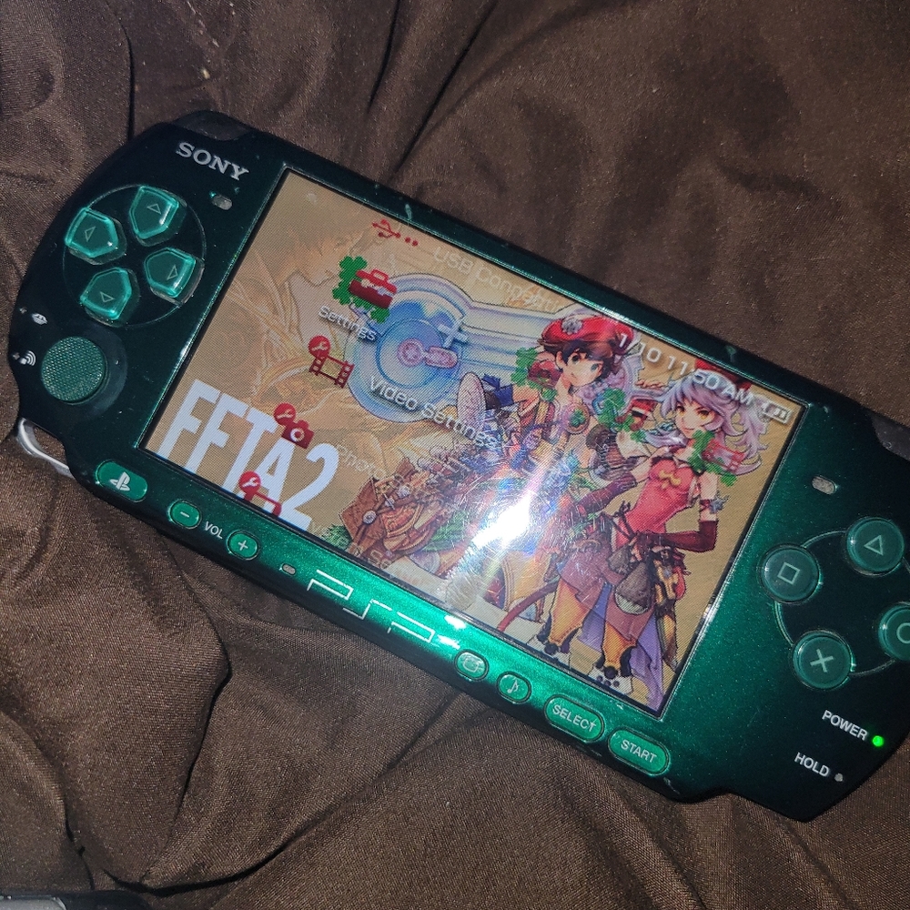 [SOLD]PSP 3000 Limited Edition Metal Gear in Green with 128GB Memory Card